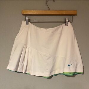 Nike Women's White and Green Tennis Skirt / skort
